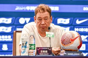 压力大！申花主帅斯卢茨基今日主动辞职，本周韩鹏向泰山提出辞职
