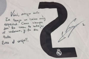 维尼修斯社媒致敬卡瓦哈尔：传奇！后者深情寄语：你就是最棒的！