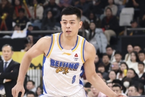 媒体人：方硕留在北京打球更有意义 但他觉得自己还有油 做了选择