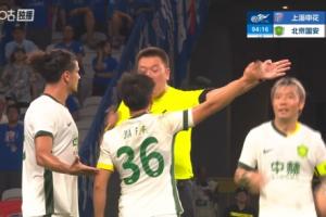 3-0不满足！裁判吹终场哨后，国安球员抗议要求追溯最后一攻点球