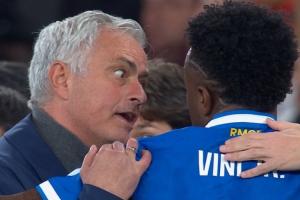 穆帅谈维尼修斯：现在他是我的球员 对手上来20个人我也站他这边