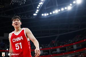 确实帅！杨瀚森世预赛举火烧天单臂暴扣 引美媒转发赞叹