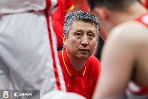 解说：中国男篮的主观能动性在开局激发得很好 二阵容尤为明显