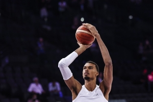 帕克：文班可能已是NBA最强球员 希望他带队拿下很多冠军