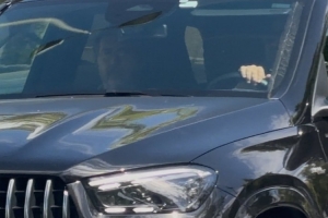 记者：热苏斯经纪人与德科一同离开巴萨基地，将办理球员签约事宜