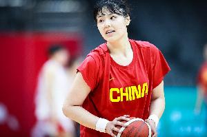 媒体人：护照遗失这理由难让人信服 不如不说 李月汝不去就不去呗