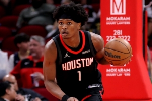 ESPN为火箭续约阿门评级A-：双赢 比文班亚马的合同每年少800多万