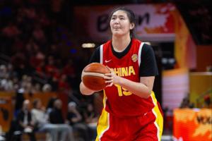 进步明显~张子宇vs美国女篮10罚9中 世界杯资格赛罚球命中率42.9%