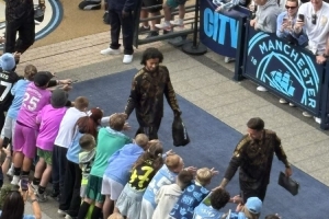 跟队：恩佐正式加入曼城阵容，球队今夏引援总投入达到2.75亿英镑