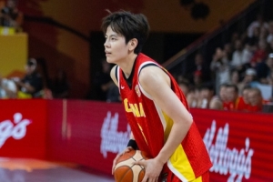 效率很高！杨舒予上半场4投3中&三分1中1得到7分3助攻