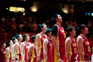 美国女篮3分险胜意大利 中国女篮锁定附加赛！