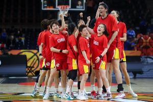 中国女篮大胜意大利女篮 12进8避开澳大利亚 也和美国错开半区