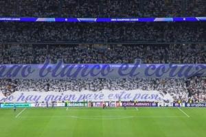 皇马球迷赛前展示巨幅TIFO：我心纯白，没有人能阻止这份热情