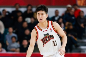 姜伟泽：特别欣赏特雷·杨 他眼神永远很坚定