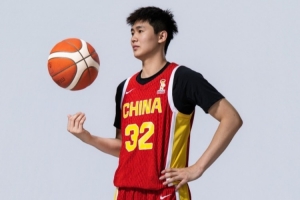 媒体人：这个夏天李悦洲的进步很明显 三分&突破都比之前有提升
