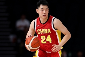 远投在线！崔永熙9投5中得13分9板 轰中3记三分&全队才4个