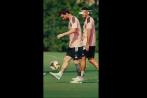 闲庭信步！美墨冠军杯官推晒视频：梅西边走边颠球 小贝插兜颠球