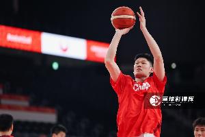 增加出手！胡金秋首节6分钟2中2拿4分 正负值-8