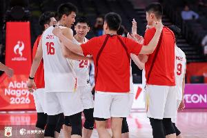 亚运会半决赛：中国男篮表现糟糕 首节以15-28落后于日本男篮