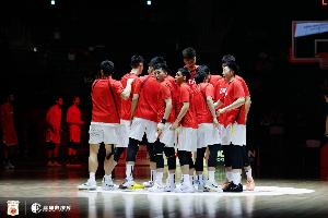 已结束亚运征战的中国男篮今日启程回国 队伍在回国后将原地解散