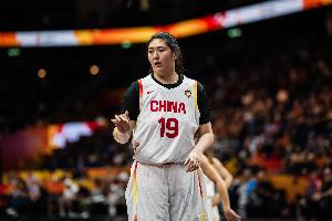高度优势明显！张子宇半场8中6高效砍下12分6板1助1帽