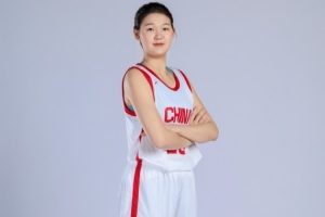 不要被影响心态！孙晗昀半场8中3&罚球4中2拿到8分7板1帽