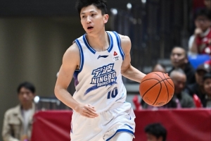 媒体人：CBA新赛季禁止球员、领队兼教练 联盟规定各岗位专人专项