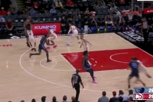 新队新气象！杰拉米·格兰特顺下双手重扣 替补上场连续取分