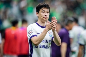 津媒：津门虎队昨日终于凑齐全部球员，闫炳良、巴顿均有伤在身