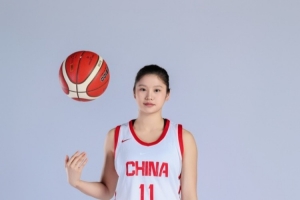 齐发力！半场孙晗昀5中5拿10分3板 李沅珊6中4贡献10分2助