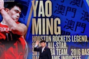 都很熟悉！火箭晒姚明&塔克&斯科拉&林书豪参加中国赛活动照片