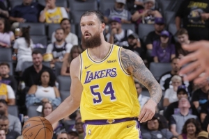 奇兵发力！马穆半场6中5砍11分3助 拉拉维亚三分4中2贡献8分