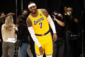 弗莱：球员25/26岁仍能改变打法 安东尼不愿打替补就是反面例子