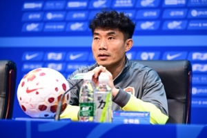 郑智：很遗憾没能延续主场不败，输掉比赛第一责任人一定是我