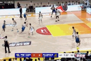 新疆15-0打停广厦！阿不都&劳森相继打成2+1 齐麟反击单臂劈扣