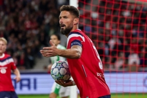 TA：40岁的吉鲁仍站在欧冠赛场，他职业生涯留下了辉煌的足球遗产
