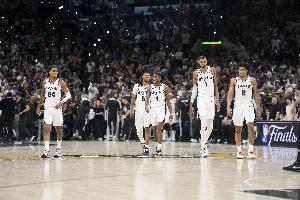 米奇谈三后卫阵容：他们都能运能投能传能防 都能打出关键表现