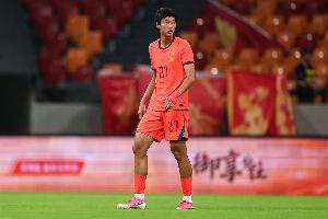 17岁赵松源：未来会选择足球这个道路 一般出去训练会带一些书