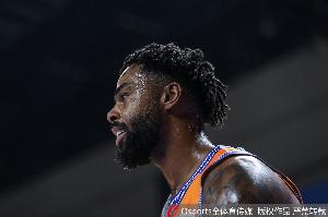 拉塞尔半场13中3！媒体人：CBA水平不高 但没很多人想得那么好打