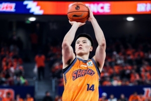 敢打敢拼！李弘权7投3中得到8分5板3助1断0失误 正负值+27