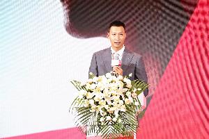 尼克·杨：跟易建联当队友时曾模仿他口音 他抢板喊话时口音很重