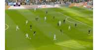 个人能力！恩迪亚耶边路连续穿裆过掉两人被放倒，曼城获得任意球