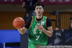 媒体人：段睿骐CBA职业生涯第一场胜利 ​​​对他来说意义非凡