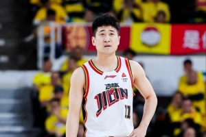今天真应该给吉林的表现竖一个大拇指 他们打得更坚决