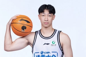 广州主帅：满意宋昕澔的表现 但他在关键时刻的处理球还需要提高