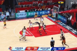 时间刚刚好！曾繁日篮下不停球极限压哨补篮得分