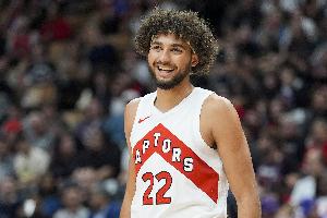 格雷夫斯：NBA球员更高更壮更快 身体对抗是进NBA后的最大变化