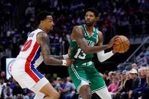 NBA官方：保罗·乔治在昨天对阵活塞的比赛中假摔 罚款2000美元