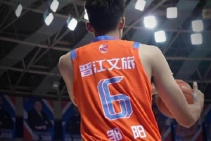 神偷奶爸！邹阳近两场贡献15次抢断！